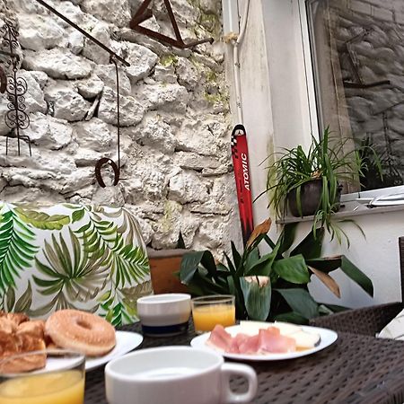 구에하르 시에라 La Casa De La Plaza 아파트 외부 사진