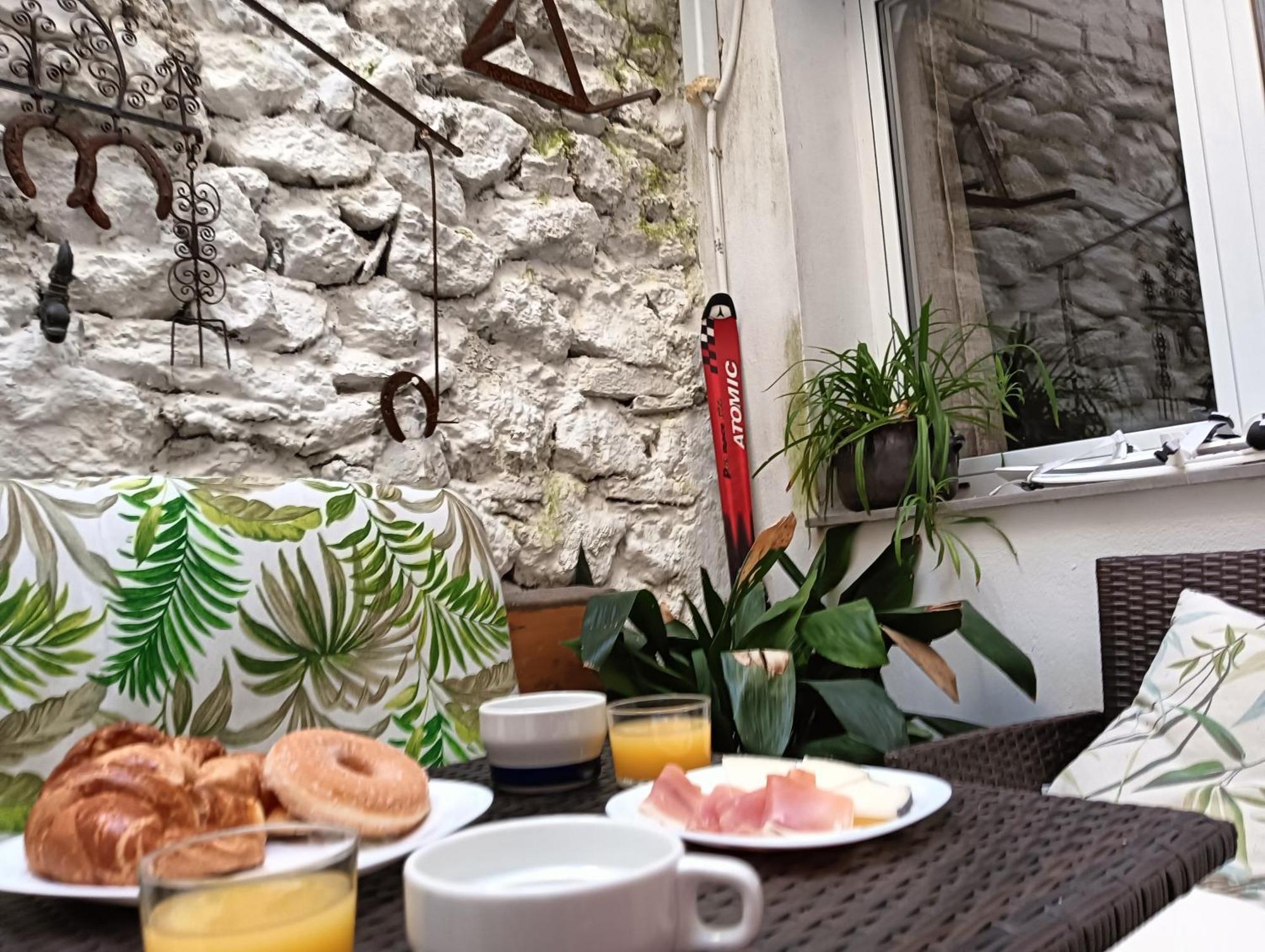 구에하르 시에라 La Casa De La Plaza 아파트 외부 사진